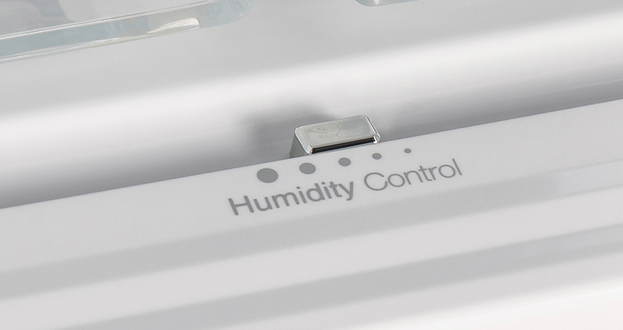 Функция Humidity control позволяет регулировать уровень влажности в зоне свежести, благодаря чему овощи и фрукты дольше хранятся.